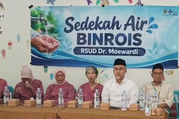 RSUD Dr. Moewardi dan BINROIS Gelar Sedekah Air, Bantu Warga Terdampak Kekeringan di Sragen dan Wonogiri